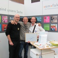 Beweisfoto 2: Michael S, Thomas D, Oliver V am Stand auf der Karmakonsum